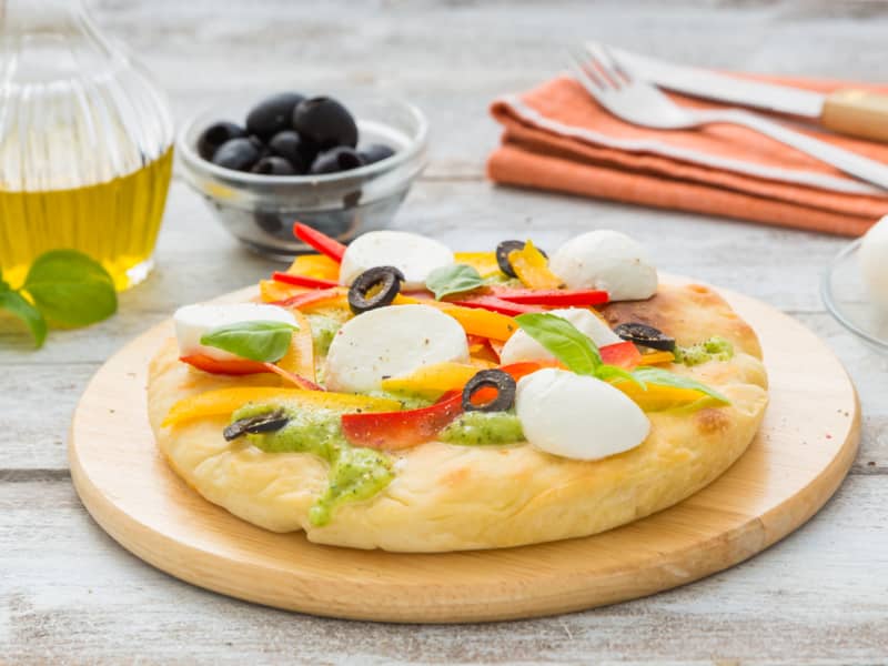 Pizza cu legume crocante și mozzarella - Galbani