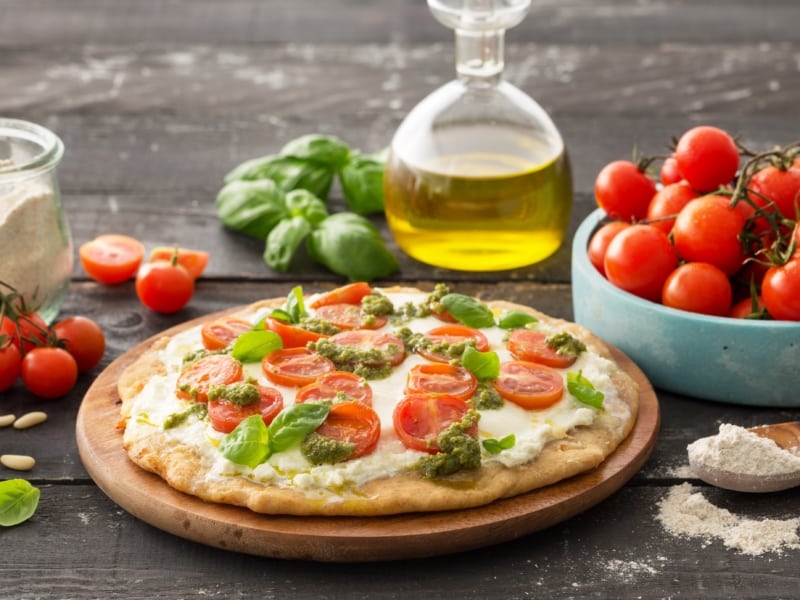 Pizza cu sos pesto și roșii - Galbani